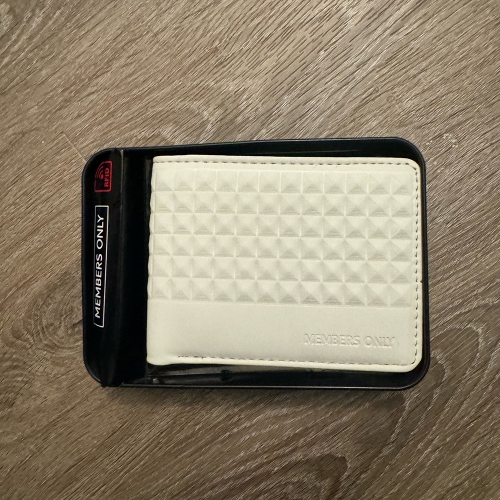 Members only never used white wallet
